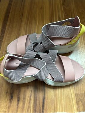 Women’s Pink Strappy Sport Sandals Sorel